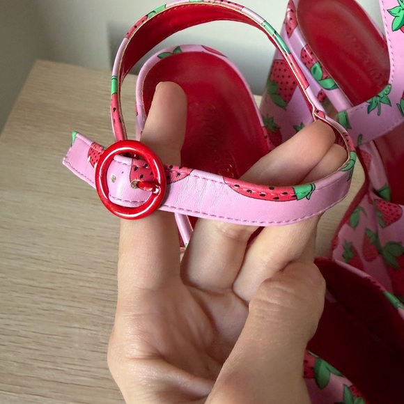 Sugar Thrillz x Dolls Kill Strawberry Fields Platform Pumps Pink 8 - Picture 15 of 15